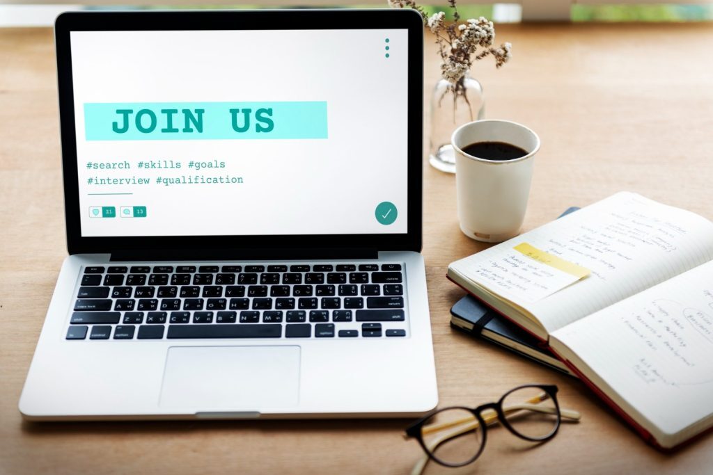 LinkedIn atau Job Portal