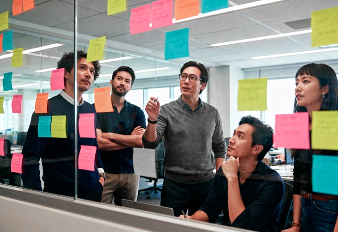 brainstorming-session-with-sticky-notes-glass