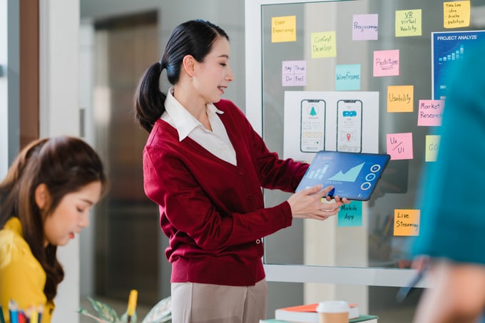 group-asia-young-creative-people-meeting-brainstorming-ideas-conducting-business-presentation-ideas-mobile-application-software-design-project-colleagues-modern-office-coworker-teamwork-concept