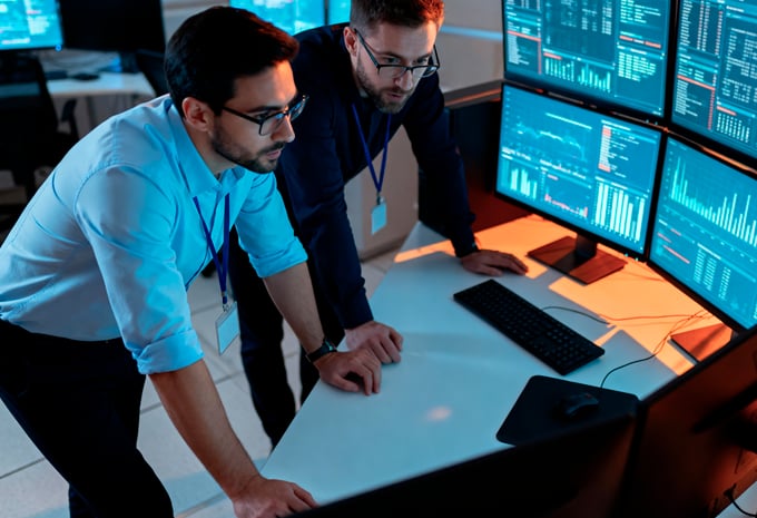 it-professionals-analyzing-real-time-data-control-room