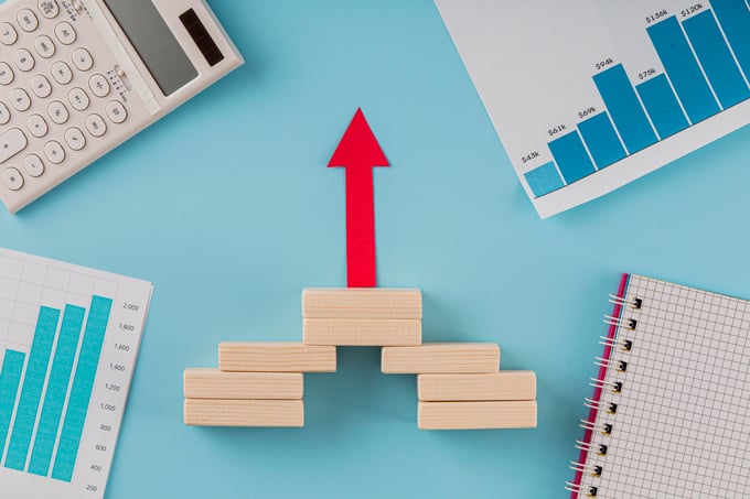 top-view-business-items-with-growth-chart-arrow