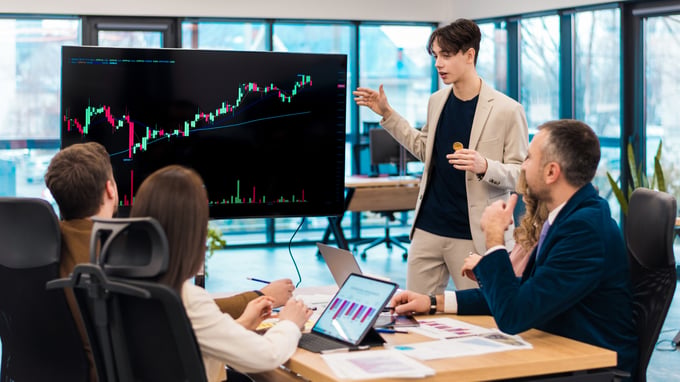 young-worker-leading-business-meeting-about-cryptocurrencies-office